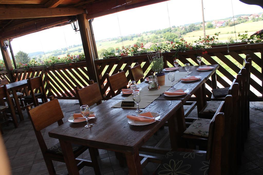 Rooms & Apartment Vinia เบียโลวาร์ ภายนอก รูปภาพ